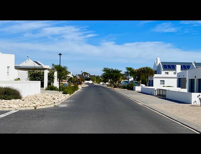 4 BEDROOM HOUSE FOR SALE IN DWARSKERSBOS
